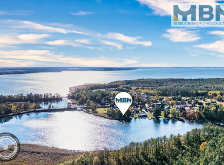Teren inwestycyjny z linią brzegową jez. Tyrkło szlak WJM
