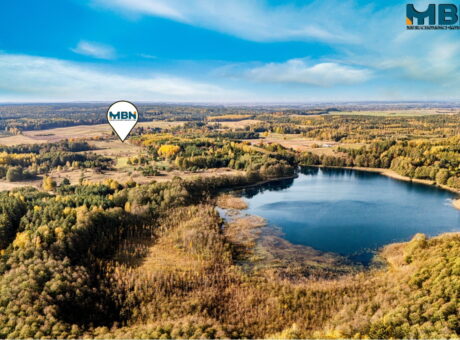 Działka budowlana w sąsiedztwie jezior i lasu
